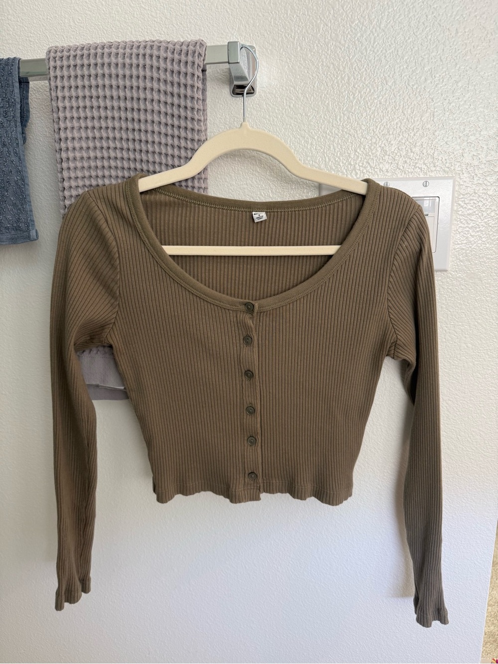 Uniqlo cropped sweater